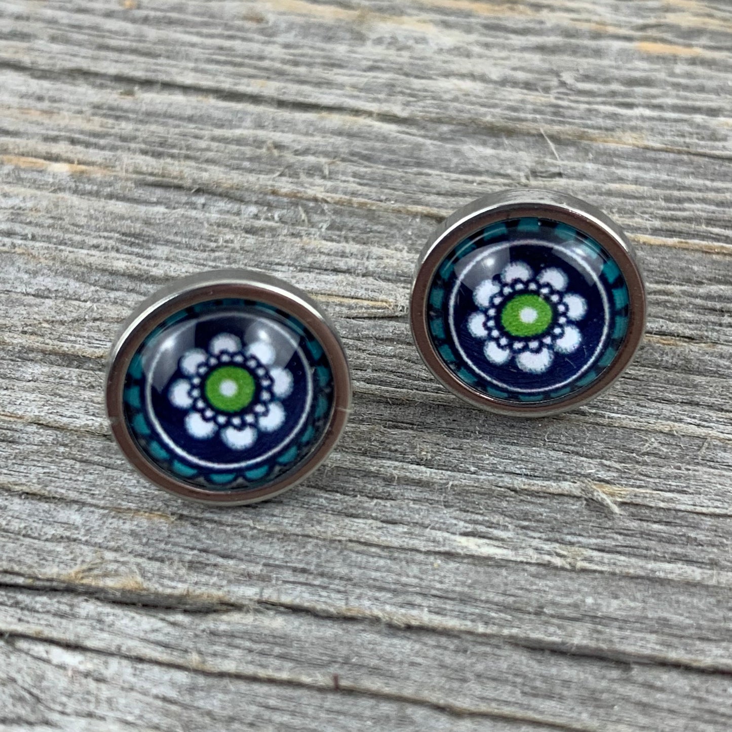Blue flower stud earrings