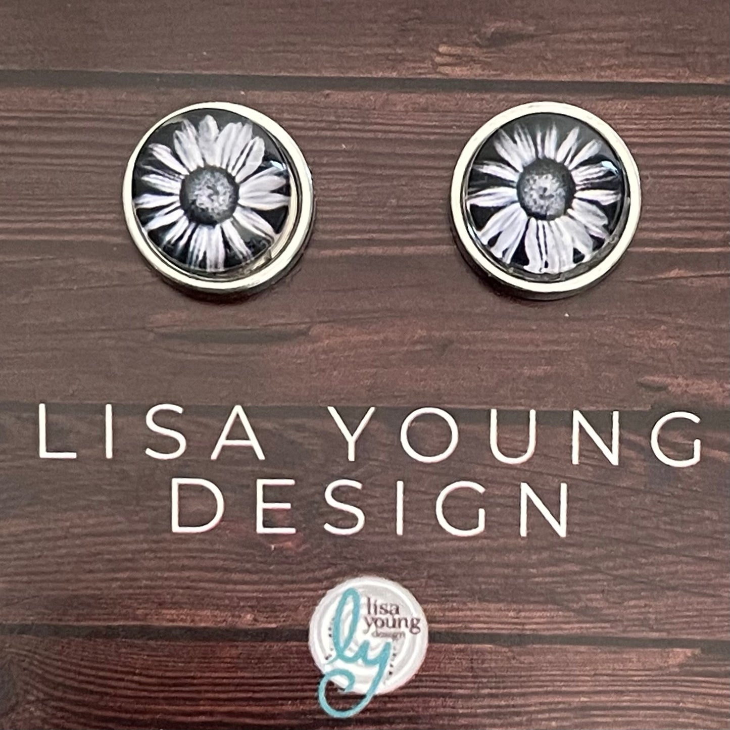 Daisy stud earrings10mm
