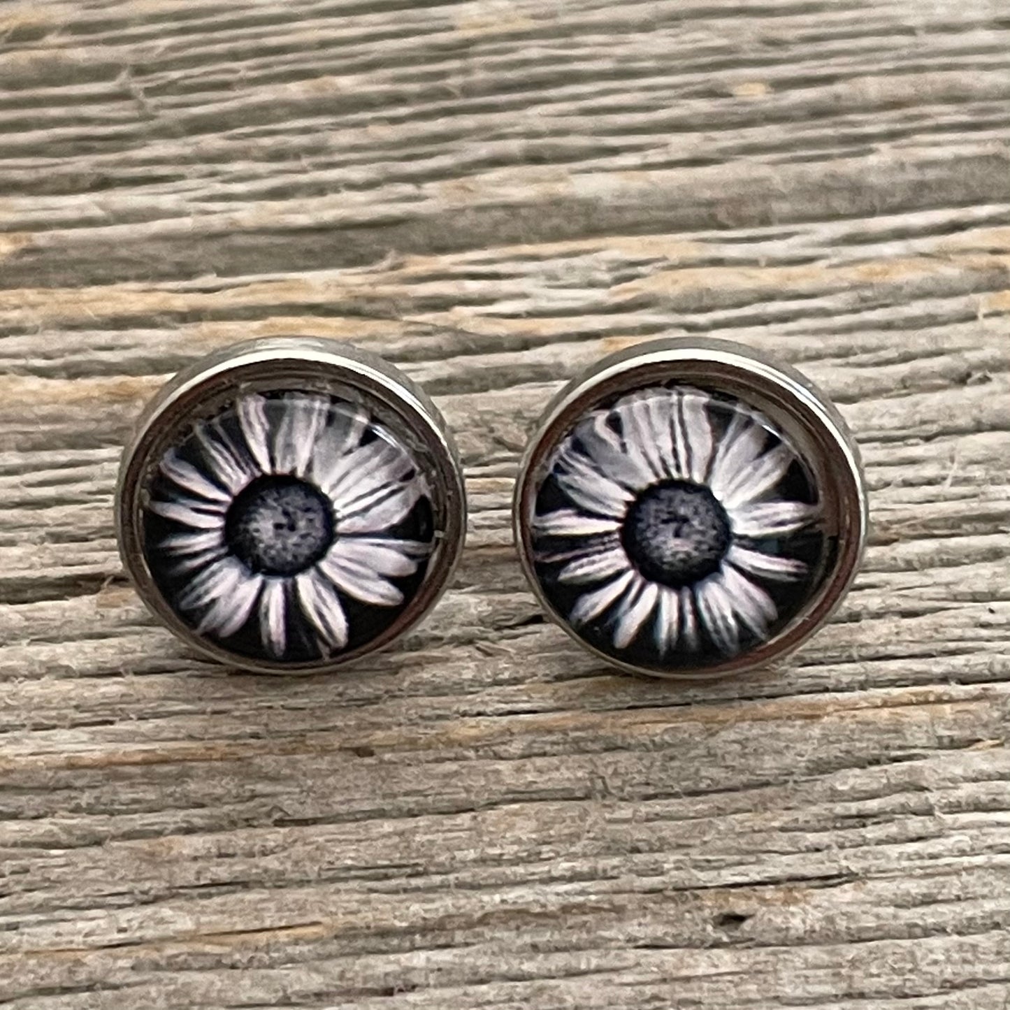 Daisy stud earrings10mm